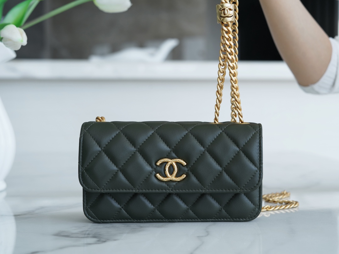 7 Star
 Chanel Mini Bags Green Fall/Winter Collection Vintage Chains