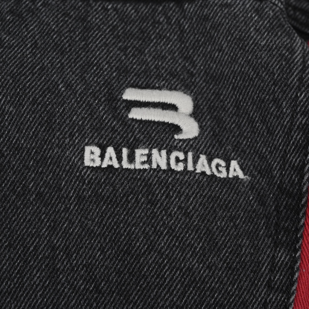 Balenciaga/巴黎世家 22Fw 刺绣小标拼接重工水洗牛仔外套