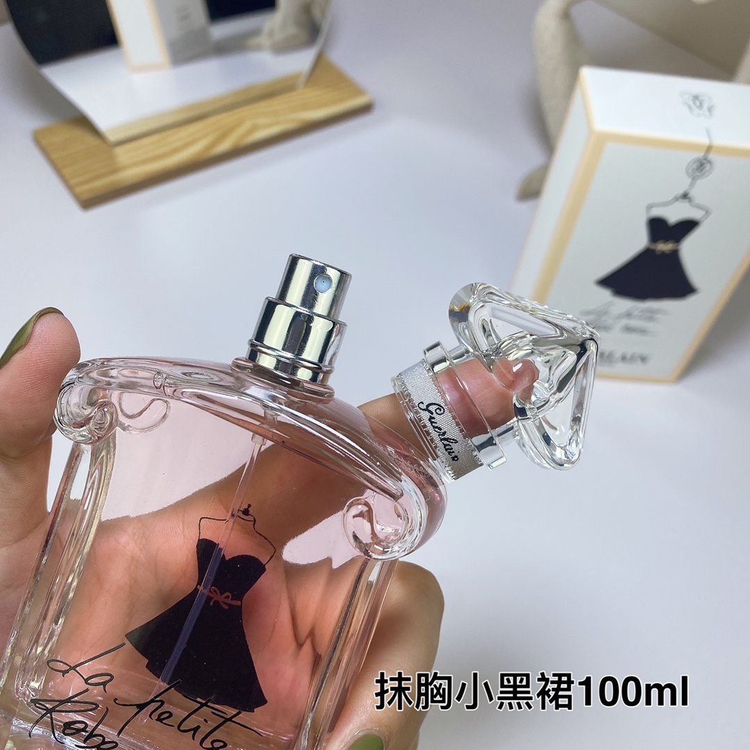 80💰原单品质
娇兰小黑裙100ml！味道：淡香，141814浓香。