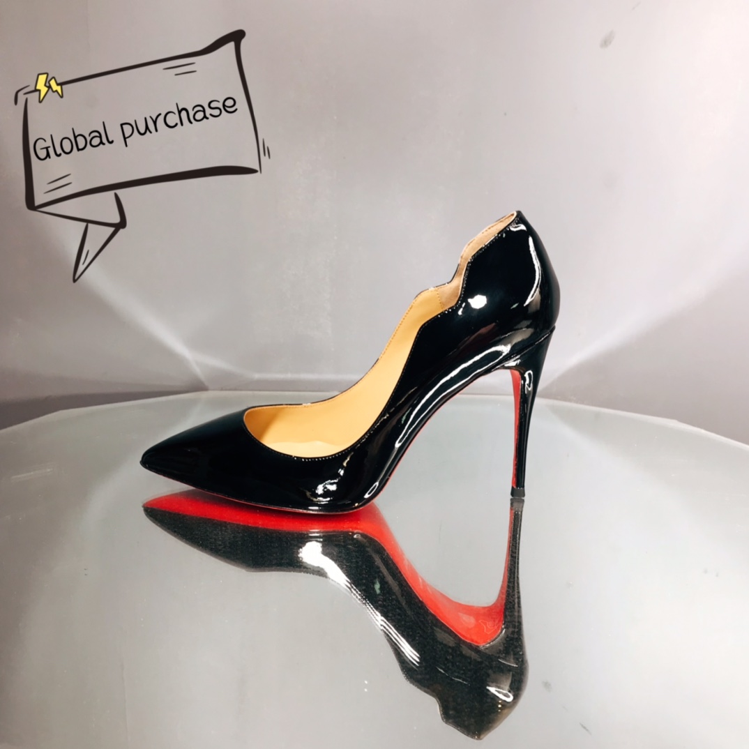 NO:510553,High-end customized fan classic series!  H10Cm, size 34-42. Leather big sole, 9033-. Fan black leather, official website synchronization. Standard European code Reference:9033- Color:black Material:patent leather Lining:goat leather Heel height:10Cm Sole:leather sole Size:EUR 34-42 (US 4-11):,,christian louboutin,Leather soles19860909高端订制 扇面精典款系列！ H10Cm,尺码34-42码.真皮大底,9033-.扇面黑柒皮,官网同步. 标准欧码 Reference:9033- Color:black Material:patent leather Lining:goat leather Heel heigh:10Cm Sole:leather sole Size:EUR 34－42（US 4一11) :,,christian louboutin,Leather soles,Women's Shoes