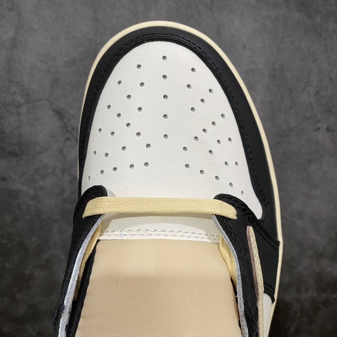 图片[6]-顶级性价比版本 Air Jordan x Travis Scott AJ1 x TS联名 藤原浩闪电倒钩白蓝低帮DM7866-140 这是我目前见过性价比最高的版本 全新升级改进版品质 工厂长期补货 各位可当性价比主推 绝对好评产品超低售后💪🏻 原盒原配 外盒透明胶套 完美鞋型 皮料裁边清洁度超高无毛边杂质 头层皮料 勾子荔枝纹路 内侧以及鞋头皮料同步原鞋 无色差 内侧字体 工整带凹凸感不掉字 正确针车 倒钩上面针车后三针有回针 勾尖部为尖角 后跟刺绣饱满 做工不错 鬼脸闪电位置偏上一点同步正品 压印深度一致 配件三副鞋带均为打蜡细鞋带 区别市场错版鞋带 中底拉帮工艺无需考究毕竟研究的人不多 鞋垫有刷胶 后跟弧度收口自然不对折 极致一眼正品既视感 无需吹牛逼看实拍就懂 承诺百分九十以上细节能够同步原鞋 清洁度 溢胶控制 这些都满分 极力推荐此版本💪🏻 尺码：36 36.5 37.5 38 38.5 39 40 40.5 41 42 42.5 43 44 44.5 45 46-选品中心