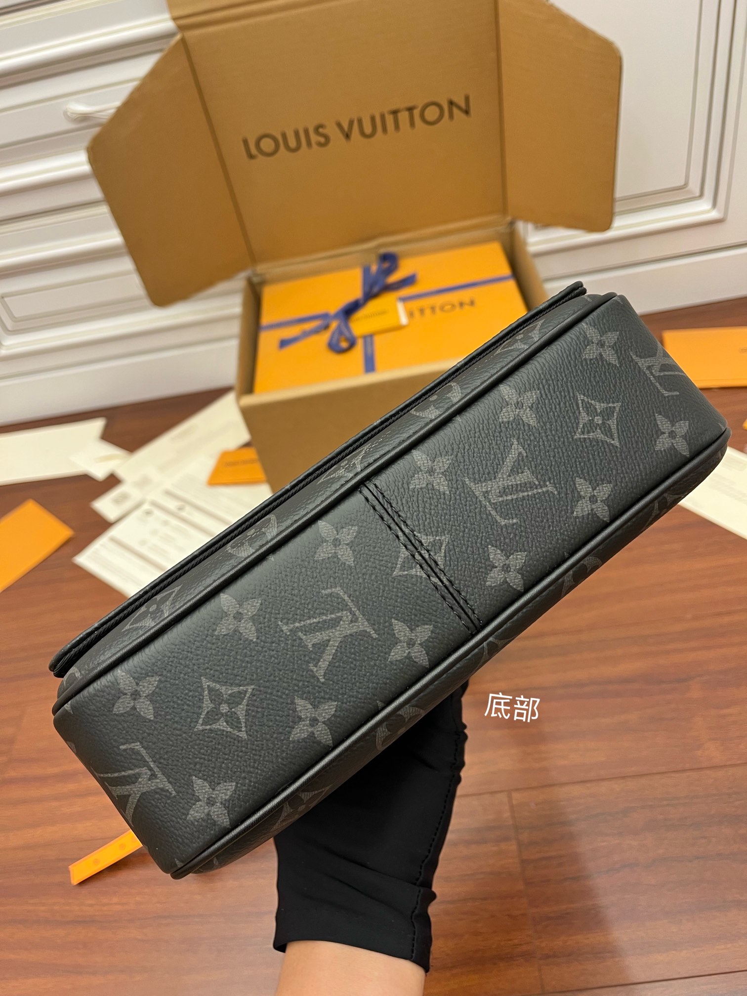 LV M46255 DISTRICT 小号邮差包