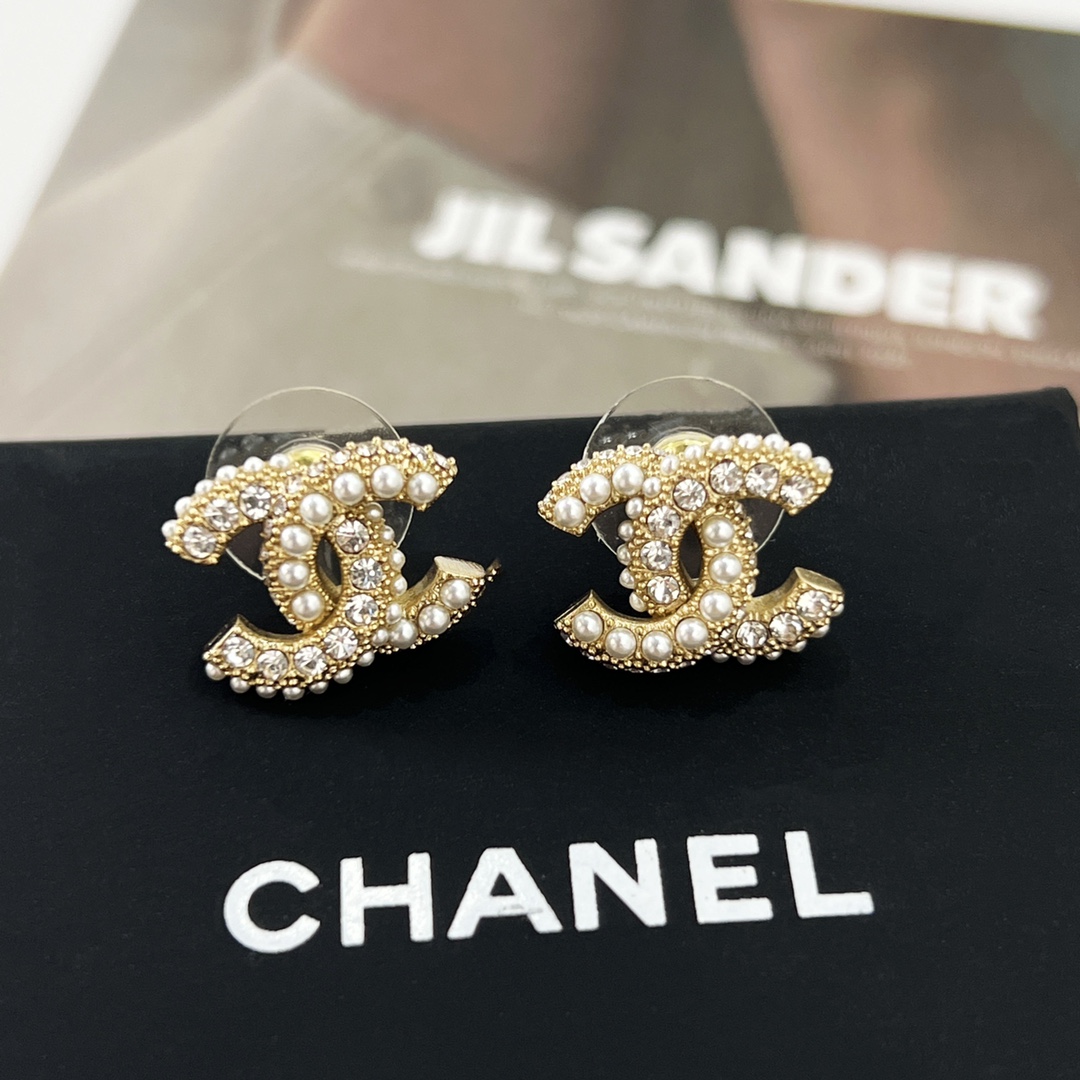 新款☑️CHANEL香奈儿双c半钻半珍珠耳钉耳环