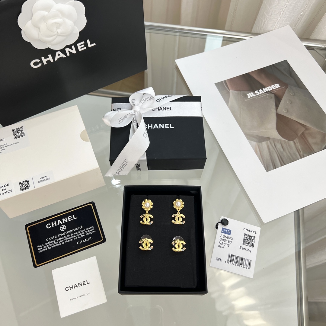新款☑️CHANEL香奈儿双c耳钉耳环