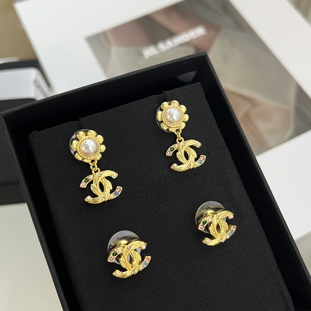 新款☑️CHANEL香奈儿双c耳钉耳环