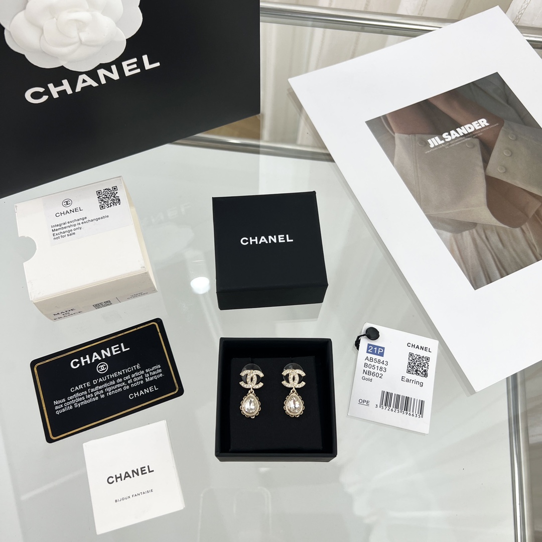 新款☑️CHANEL香奈儿双c水滴状耳钉耳环