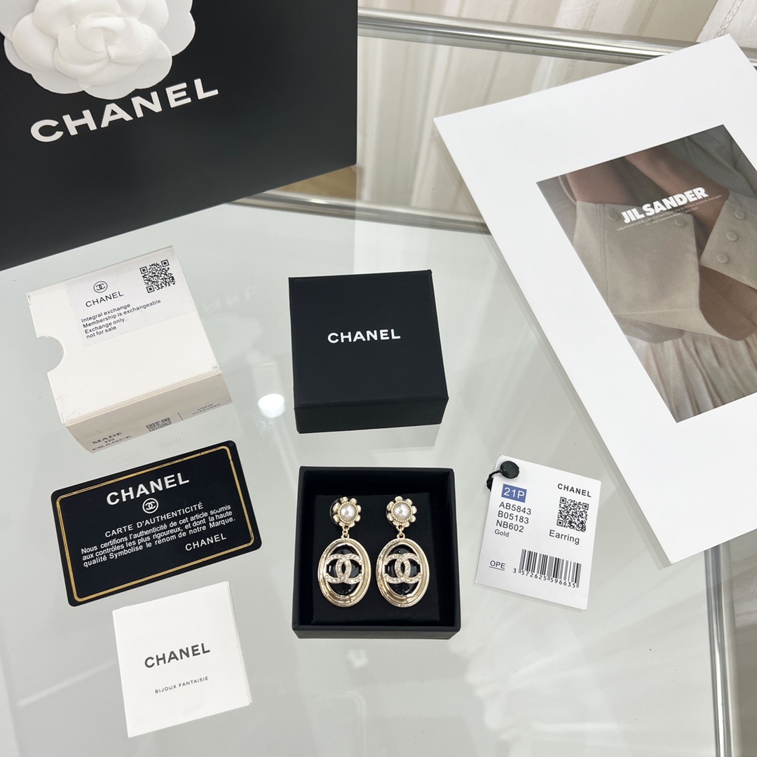 新款☑️CHANEL香奈儿双c黑色水滴状耳钉耳环