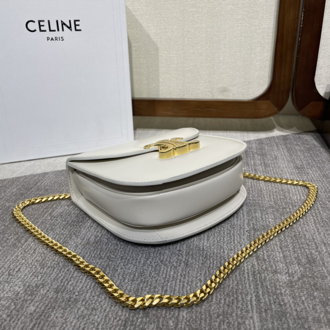 2022 winter new products TEEN BESACE TRIOMPHE Popular 🔥｜Early autumn new product series launches new saddles and shoulder chain textures this season➕Classic Arc de Triomphe buckle metal, continuing the original classic style! The upper body effect looks casual and fashionable. It is also a highly recommended style! It integrates exquisite femininity into the iconic silhouette to create a charming French connotation. It is full of high-end sense and can be matched with all kinds of clothes. It is really a versatile bag! Outer cowhide, sheepskin lining Crossbody and shoulder carry, TRIOMPHE metal lock 3 inner compartments, inner zipper pocket and flat pocket Number: 110973 Dimensions: 19 X 15 X 6cm (with original packaging) photo 2