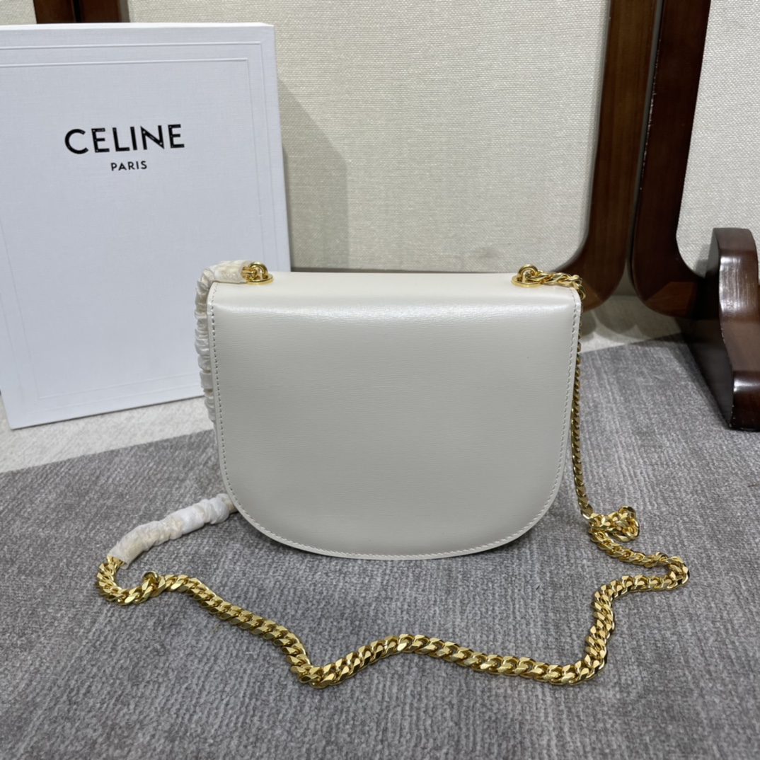 2022 winter new products TEEN BESACE TRIOMPHE Popular 🔥｜Early autumn new product series launches new saddles and shoulder chain textures this season➕Classic Arc de Triomphe buckle metal, continuing the original classic style! The upper body effect looks casual and fashionable. It is also a highly recommended style! It integrates exquisite femininity into the iconic silhouette to create a charming French connotation. It is full of high-end sense and can be matched with all kinds of clothes. It is really a versatile bag! Outer cowhide, sheepskin lining Crossbody and shoulder carry, TRIOMPHE metal lock 3 inner compartments, inner zipper pocket and flat pocket Number: 110973 Dimensions: 19 X 15 X 6cm (with original packaging) photo 3