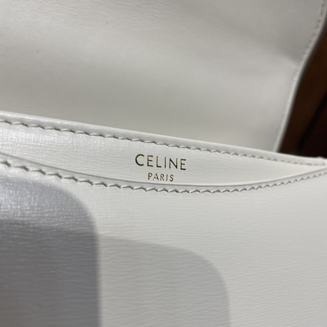2022 winter new products TEEN BESACE TRIOMPHE Popular 🔥｜Early autumn new product series launches new saddles and shoulder chain textures this season➕Classic Arc de Triomphe buckle metal, continuing the original classic style! The upper body effect looks casual and fashionable. It is also a highly recommended style! It integrates exquisite femininity into the iconic silhouette to create a charming French connotation. It is full of high-end sense and can be matched with all kinds of clothes. It is really a versatile bag! Outer cowhide, sheepskin lining Crossbody and shoulder carry, TRIOMPHE metal lock 3 inner compartments, inner zipper pocket and flat pocket Number: 110973 Dimensions: 19 X 15 X 6cm (with original packaging) photo 4