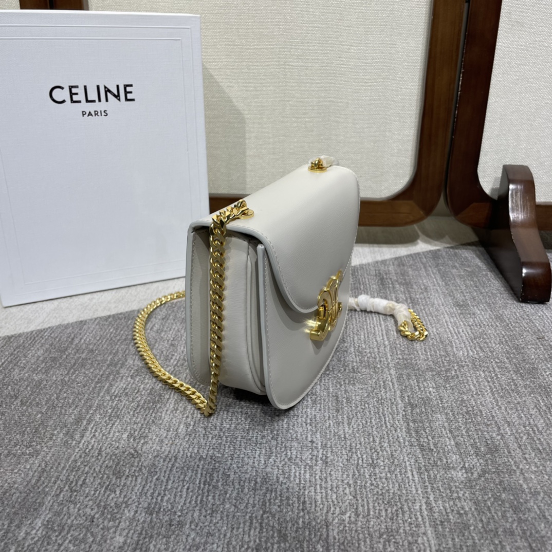 2022 winter new products TEEN BESACE TRIOMPHE Popular 🔥｜Early autumn new product series launches new saddles and shoulder chain textures this season➕Classic Arc de Triomphe buckle metal, continuing the original classic style! The upper body effect looks casual and fashionable. It is also a highly recommended style! It integrates exquisite femininity into the iconic silhouette to create a charming French connotation. It is full of high-end sense and can be matched with all kinds of clothes. It is really a versatile bag! Outer cowhide, sheepskin lining Crossbody and shoulder carry, TRIOMPHE metal lock 3 inner compartments, inner zipper pocket and flat pocket Number: 110973 Dimensions: 19 X 15 X 6cm (with original packaging) photo 9