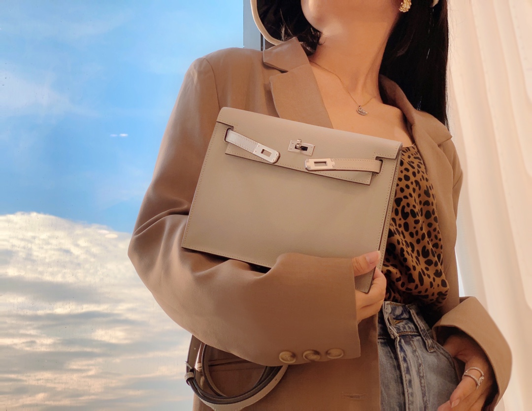 Hermès Luxury Designer Handbag Shoulder Crossbody Bag crafted in premium 3
