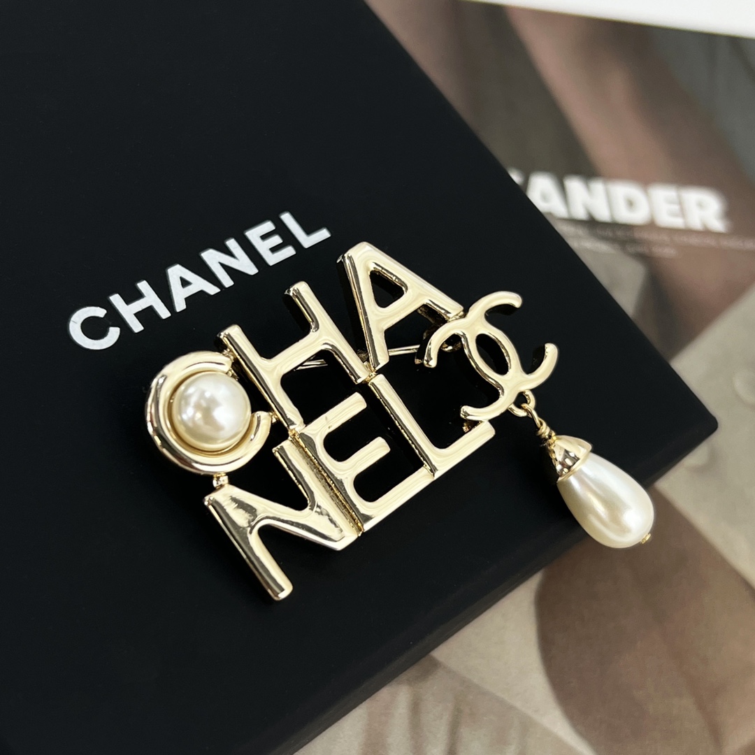新款☑️CHANEL香奈儿双c金色字母珍珠胸针