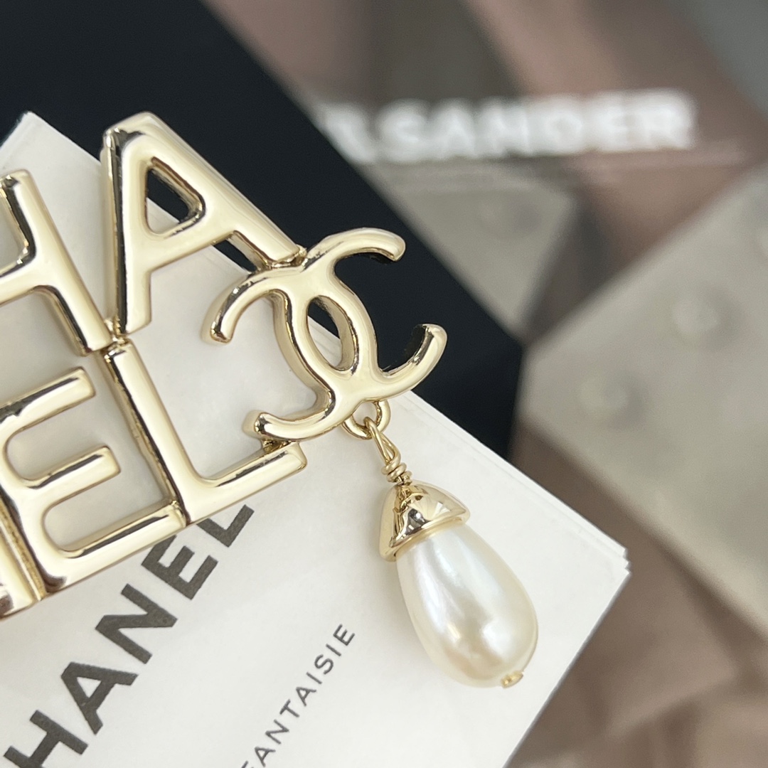 新款☑️CHANEL香奈儿双c金色字母珍珠胸针