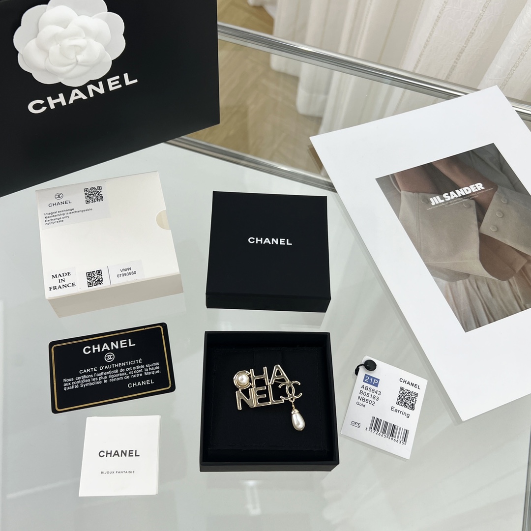 新款☑️CHANEL香奈儿双c金色字母珍珠胸针