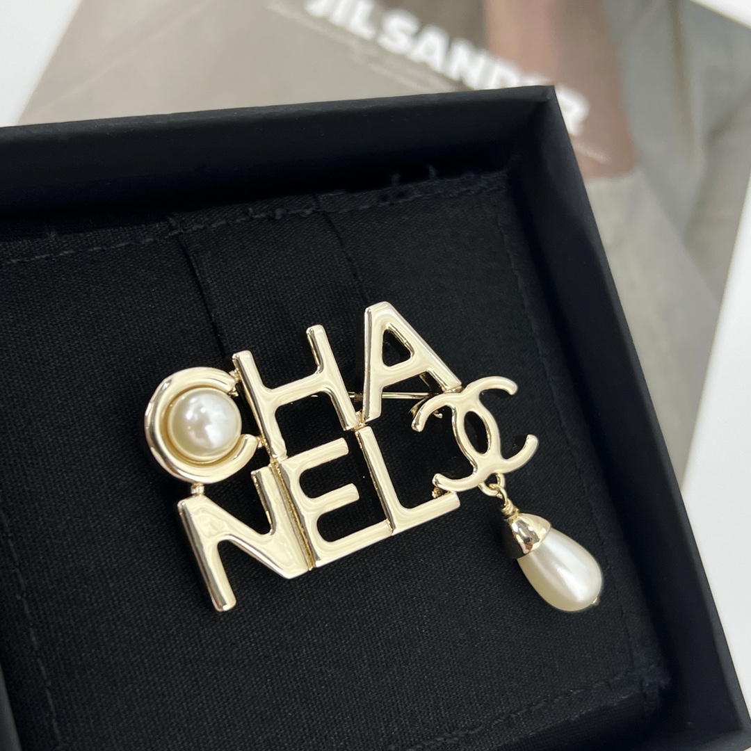 新款☑️CHANEL香奈儿双c金色字母珍珠胸针