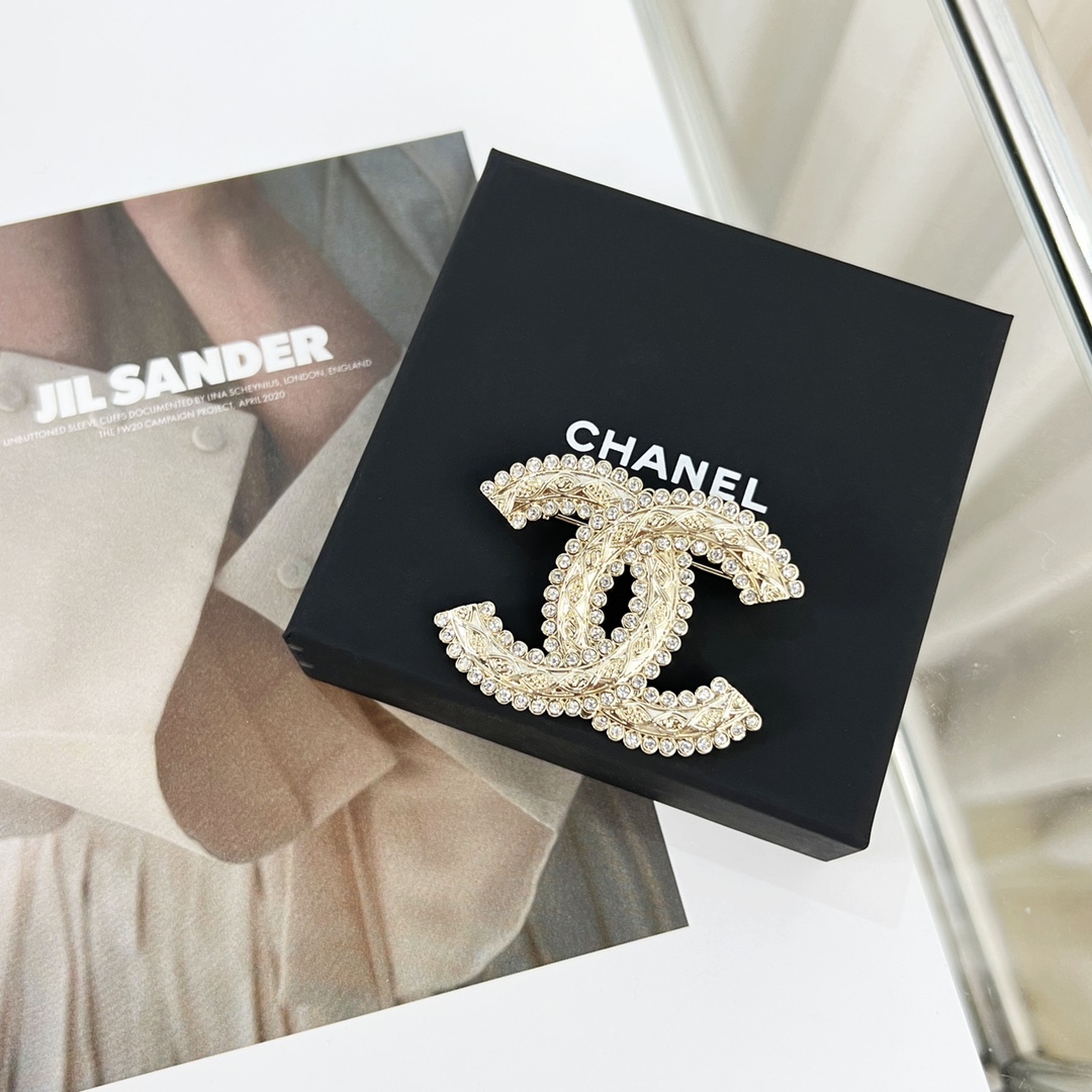 新款☑️CHANEL香奈儿双c金色胸针