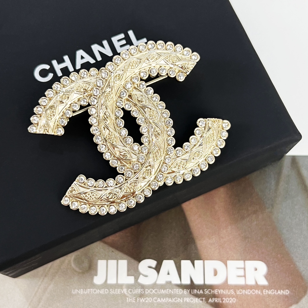 新款☑️CHANEL香奈儿双c金色胸针