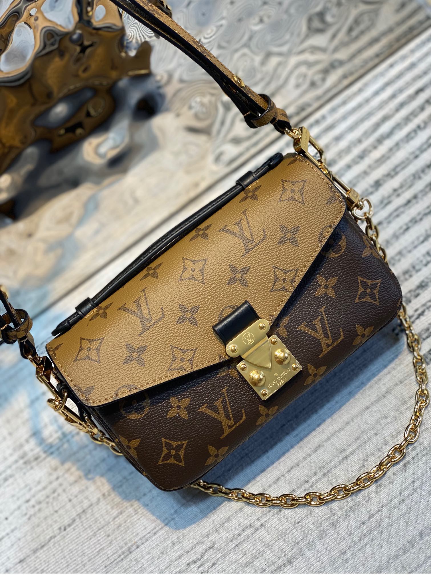 NO:176453,M46279 parquet new small postman bag for more details,19860909M46279 拼花 新款小号邮差包 更多细节鉴赏,,Bag