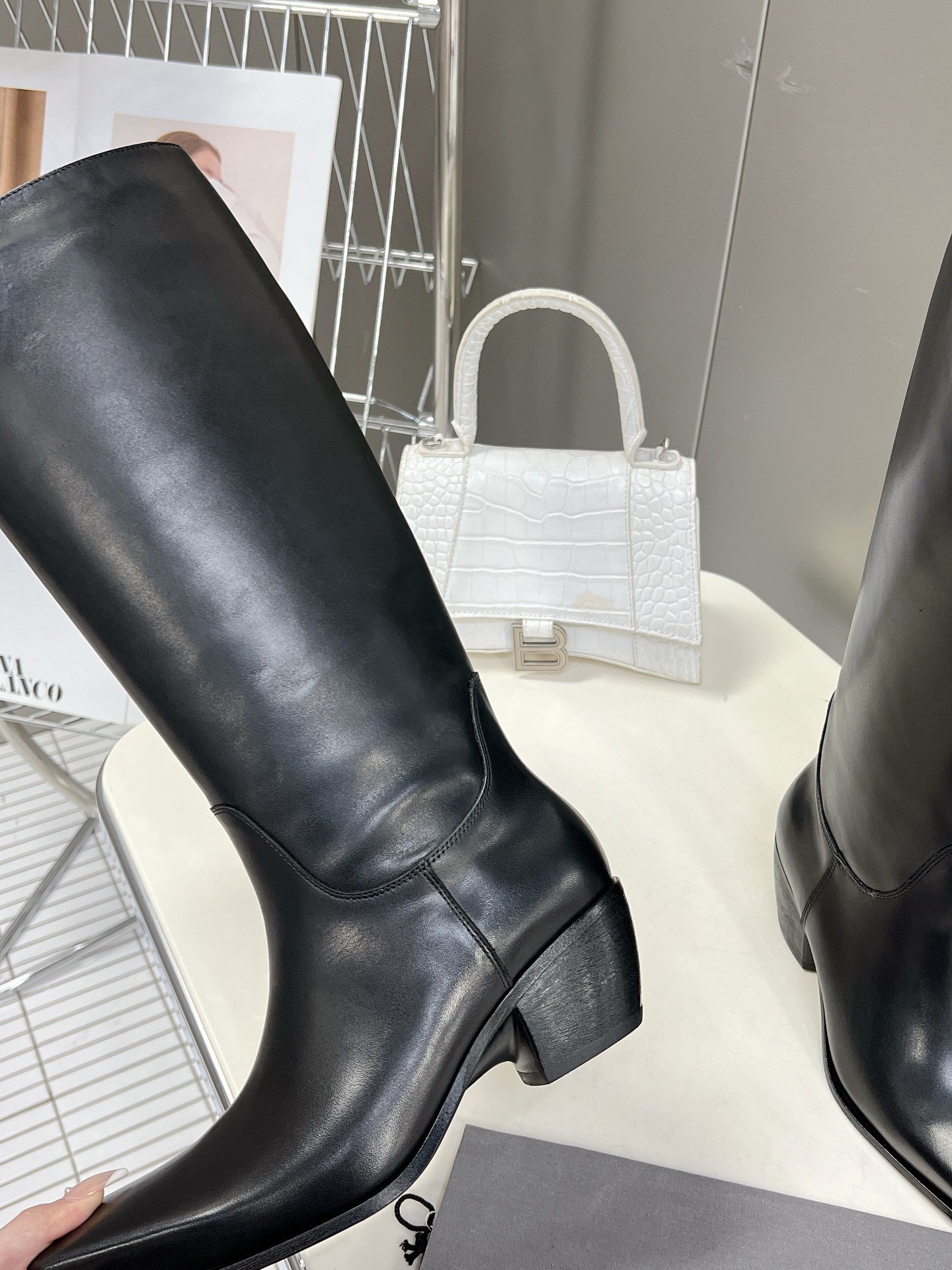 Balenciaga巴黎世家机车靴巴黎时装周重磅新品海外各大博主相继大秀金卡戴珊KardashianKo