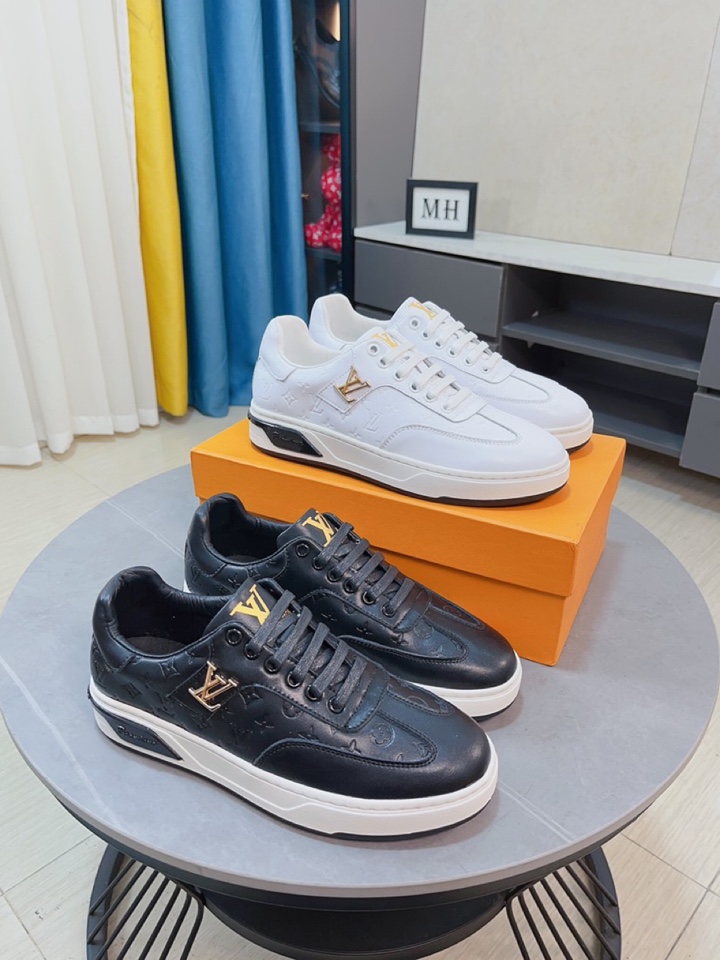 I5 Louis Vuitton 路易威登 LV 低帮休闲男鞋. 时尚潮男必备,香港专柜新品出炉, 大牌风范,欧美大师强力打造独特款式,上脚舒适,大底超柔软,超耐磨.给人视觉冲击感强.材料: 鞋面牛皮搭配印花胶料橡胶防滑大底,38一44