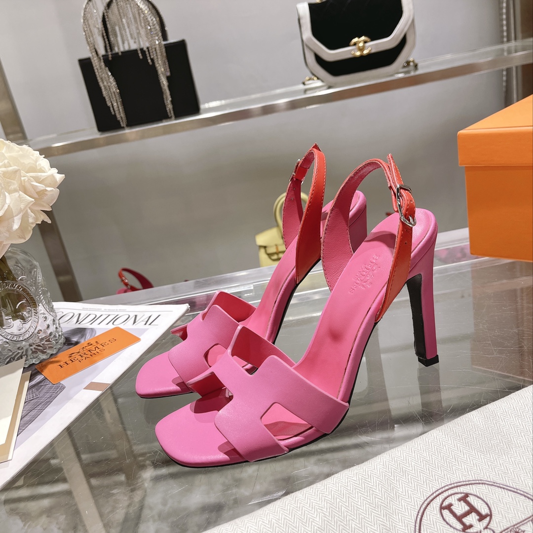 NO:166370,Herme* early spring counter new high heel sandal series, original calfskin upper, imported mixed-bred sheepskin inside, heel height: 10.5cm, original Italian leather outsole, shoe size 35.36.37.38.39.40.41.42 (40.41. Custom made, no return or exchange), sandals, hermes, sandals, cowhide, sheepskin, Leather soles19860909Herme*早春专柜新款高跟凉鞋系列 鞋面原版小牛皮 内里进口混种羊皮 跟高:10.5cm 大底原版意大利真皮大底 鞋码35.36.37.38.39.40.41.42（40.41.定做不退换）,凉鞋,hermes,sandals,cowhide,sheepskin,Leather soles,Women's Shoes