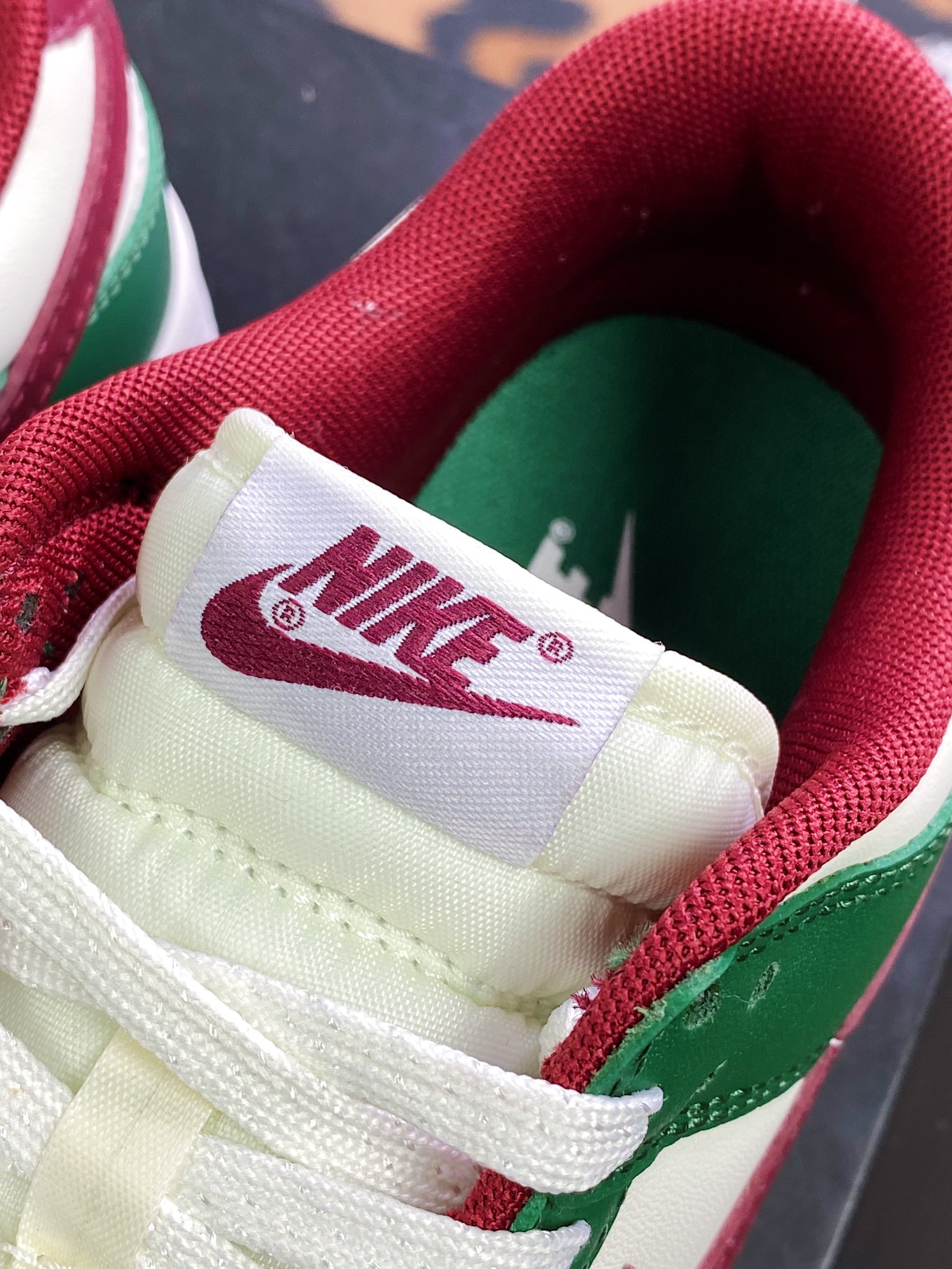 300 SB Dunk Low”Gorge Green”扣篮系列低帮休闲运动滑板板鞋FB7160-161