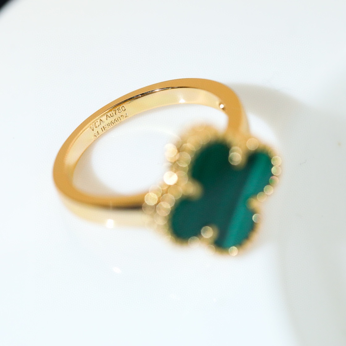 Van Cleef & Arpels vca四叶草戒指v金材质