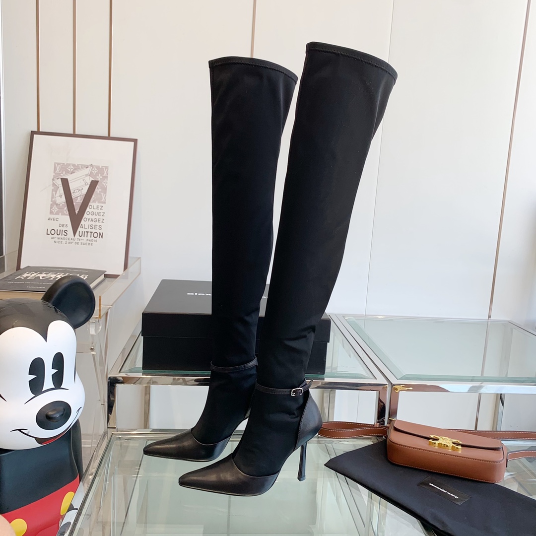 “Alexander Wang’s Boots: 1050 Years of Style Evolution and Popularity” - 图片 2