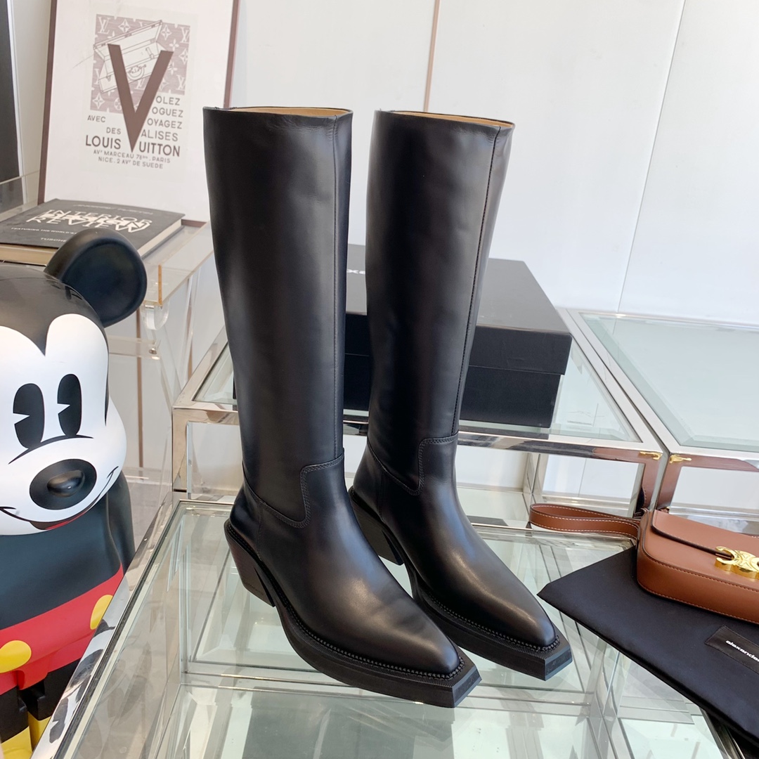 1400 on Alexander Wang’s side, with many reds on his feet, buy the originals for development