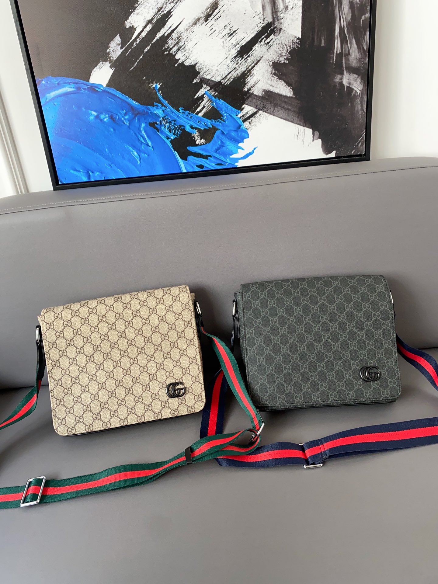 J0  Gucci 古奇   GG翻盖邮差包男士斜挎包 采用精湛镶嵌细工，实物拍摄 原厂原版面料 配送小票防尘袋 礼盒 26 x 22 cm。