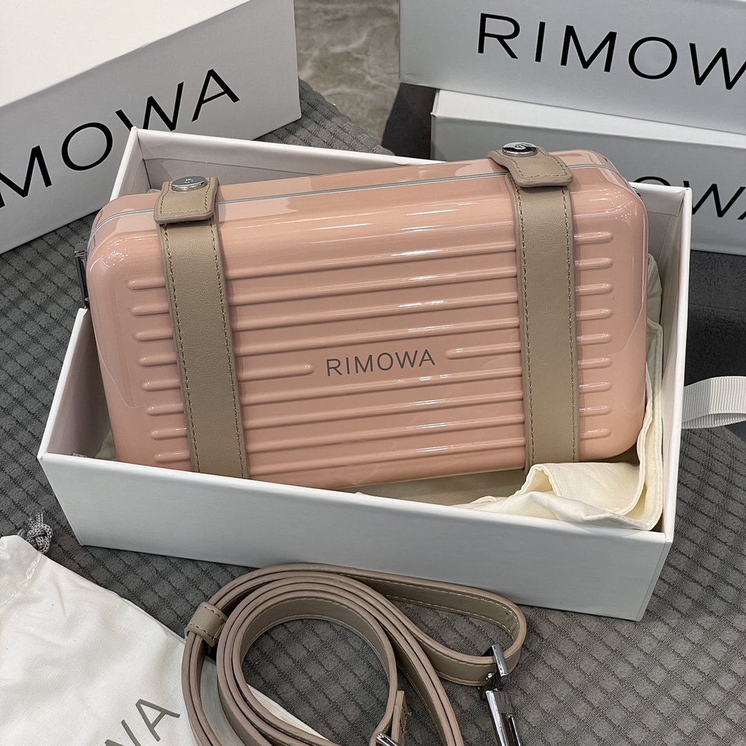 RIMOWA bolso rosa desierto 🎀 el rose pink que fue muy popular el año pasado, este año se ha convertido en el…