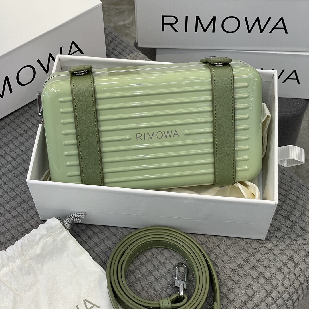 El bolso bandolera Personal en color verde bambú 🎋 su ternura llega directamente al máximo, pequeño y exquisito, pero …