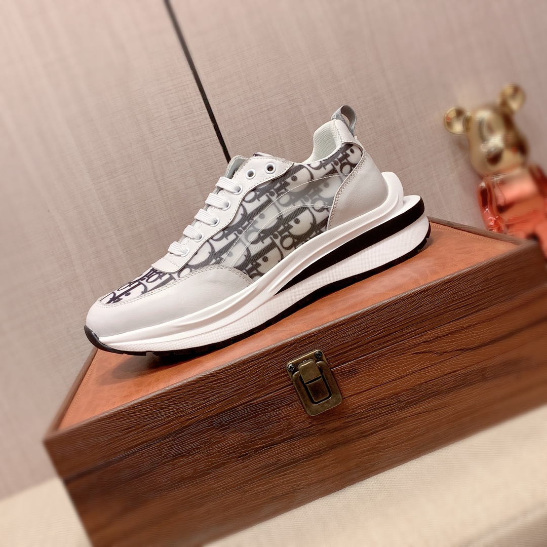 I5 迪奥 Dior  最新爆款休闲鞋,顶端品牌奢侈～代购,顶级～质量.专柜同卖产品鞋面選用进口透气牛皮搭配材质透气羊皮内里精细做工.原版个性时尚柔软橡膠耐磨防滑大底,上脚轻巧舒适,实物拍摄實物更好看,139广州码: 38-44.2色入选