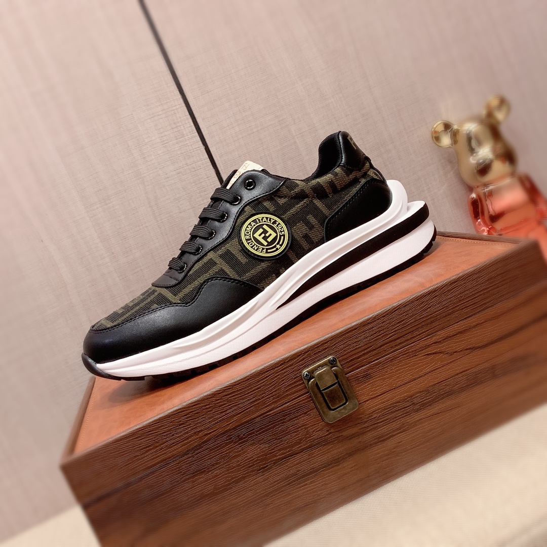 I5 Fendi 芬迪  最新爆款休闲鞋,顶端品牌奢侈～代购,顶级～质量.专柜同卖产品鞋面選用进口透气牛皮搭配布面料材质透气羊皮内里精细做工.原版个性时尚柔软橡膠耐磨防滑大底,上脚轻巧舒适,实物拍摄實物更好看,139广州码: 38-44.2色入选