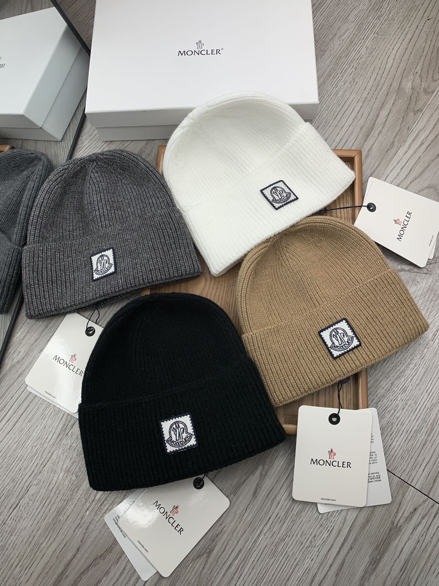 NO:617572,Special offer. Mengkou family. Welfare!  [Fine wool knitted single hat] New style is on the shelves, a particularly affordable series of hats, the fabric is fine wool. The density is tight!  Wool knitted fabric feels comfortable and breathable!  Fashionable and chic!  A must-have item for going out on the street, age-reducing, fashionable, and very generous!  The shape of the hat is very nice!  And the price is very beautiful!  It’s a great item to give as a gift or for personal use!  !  Complete trademark hangtags!  !  There are many styles and colors!  Hats bucket hat, baseball cap, knitted hat, hat, Moncler, espadrilles, hats19860909特价.蒙口家.福利！【细毛线针织单帽】新款上架,特别实惠的一个系列帽子,面料细毛线.密度紧致！毛线针织面料手感舒适透气性好！款式新颖别致！出街必备单品,减龄又时尚,非常大方！帽型特别好看！而且价格非常美丽！送人自用都是非常不错的一款单品哦！！商标吊牌齐全！！款式多多,颜色多多！帽子渔夫帽棒球帽针织帽,帽子,Moncler,espadrilles,hats,hat