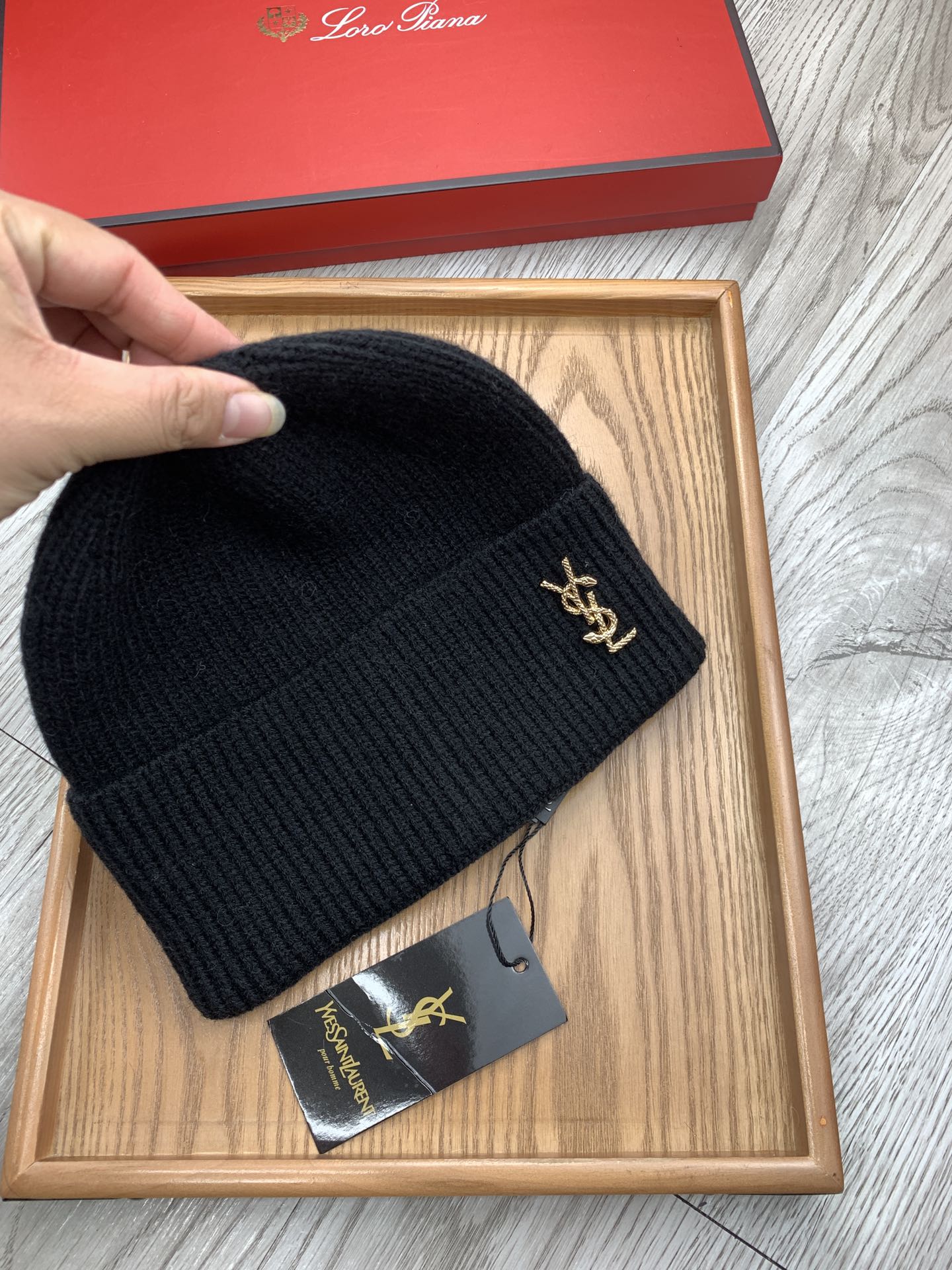 。YSL。福利！【细毛线针织单帽】新款上架，特别实惠的一个系列帽子，面料：细毛线。密度紧致！毛线针织面料