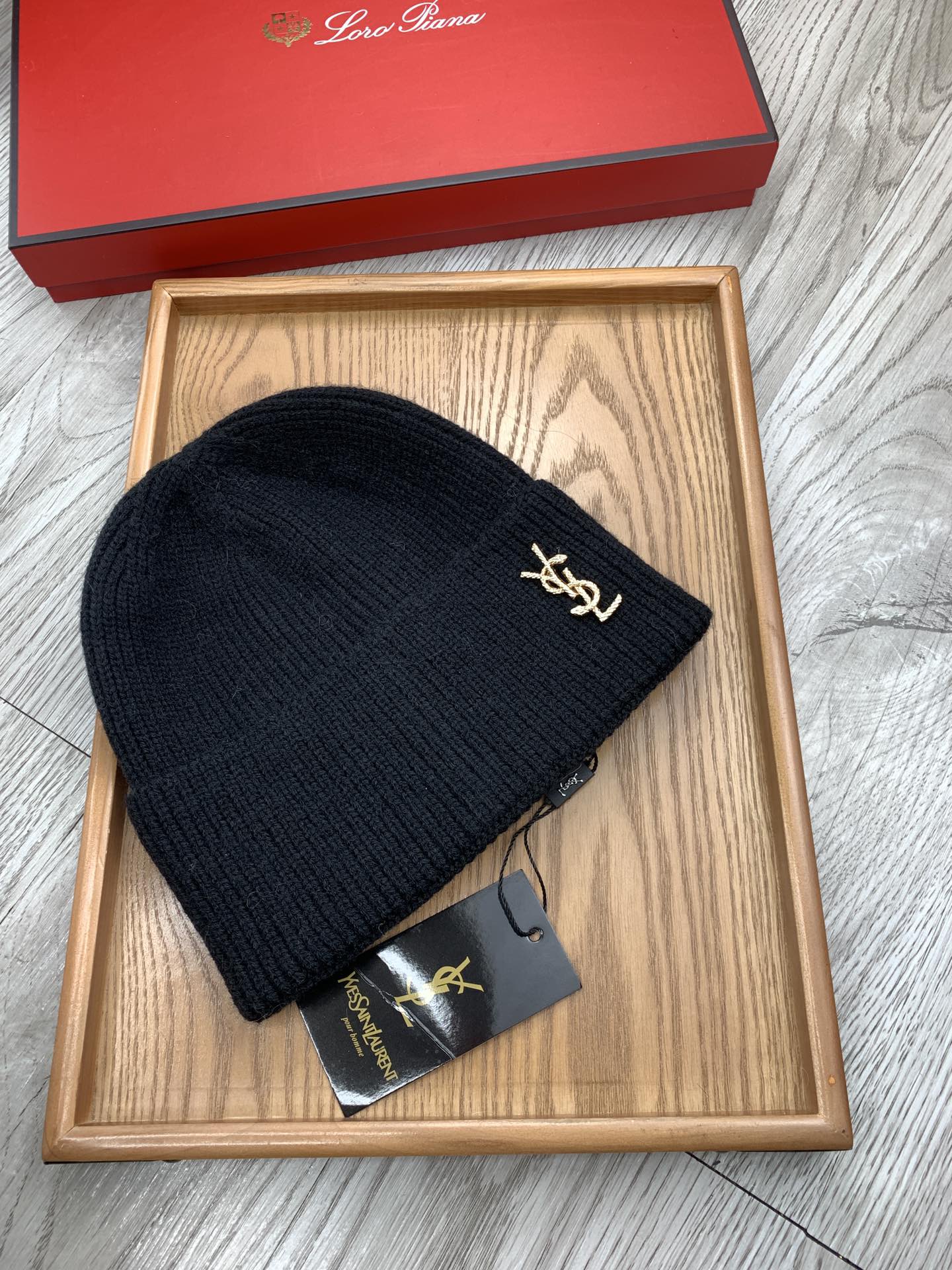 。YSL。福利！【细毛线针织单帽】新款上架，特别实惠的一个系列帽子，面料：细毛线。密度紧致！毛线针织面料