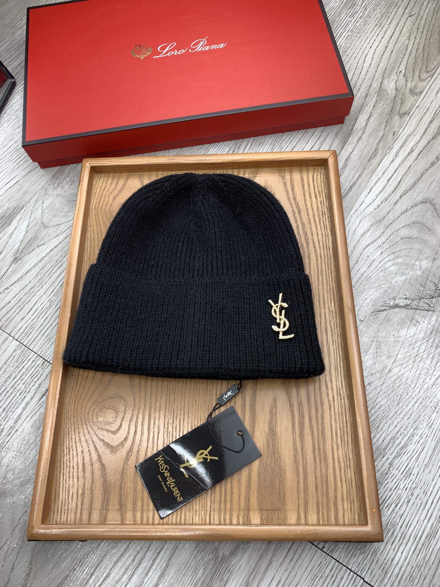。YSL。福利！【细毛线针织单帽】新款上架，特别实惠的一个系列帽子，面料：细毛线。密度紧致！毛线针织面料