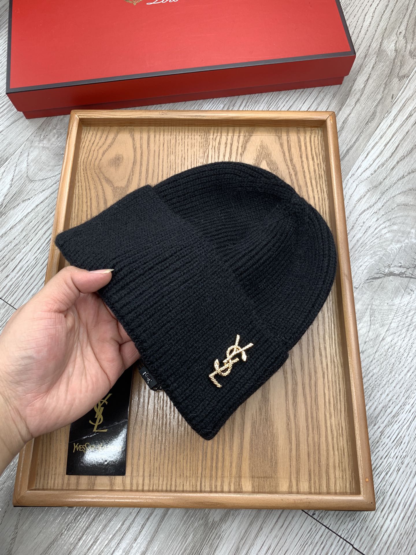 。YSL。福利！【细毛线针织单帽】新款上架，特别实惠的一个系列帽子，面料：细毛线。密度紧致！毛线针织面料