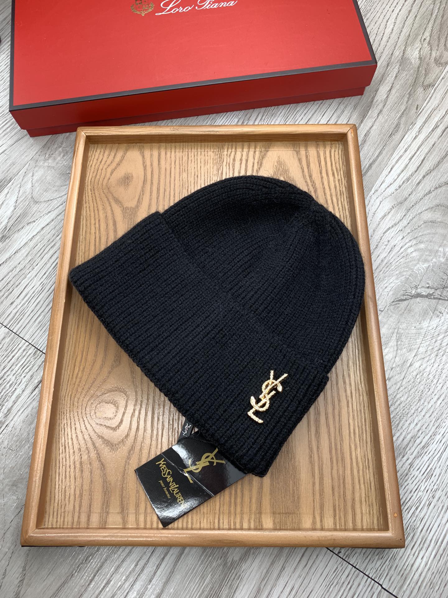 。YSL。福利！【细毛线针织单帽】新款上架，特别实惠的一个系列帽子，面料：细毛线。密度紧致！毛线针织面料