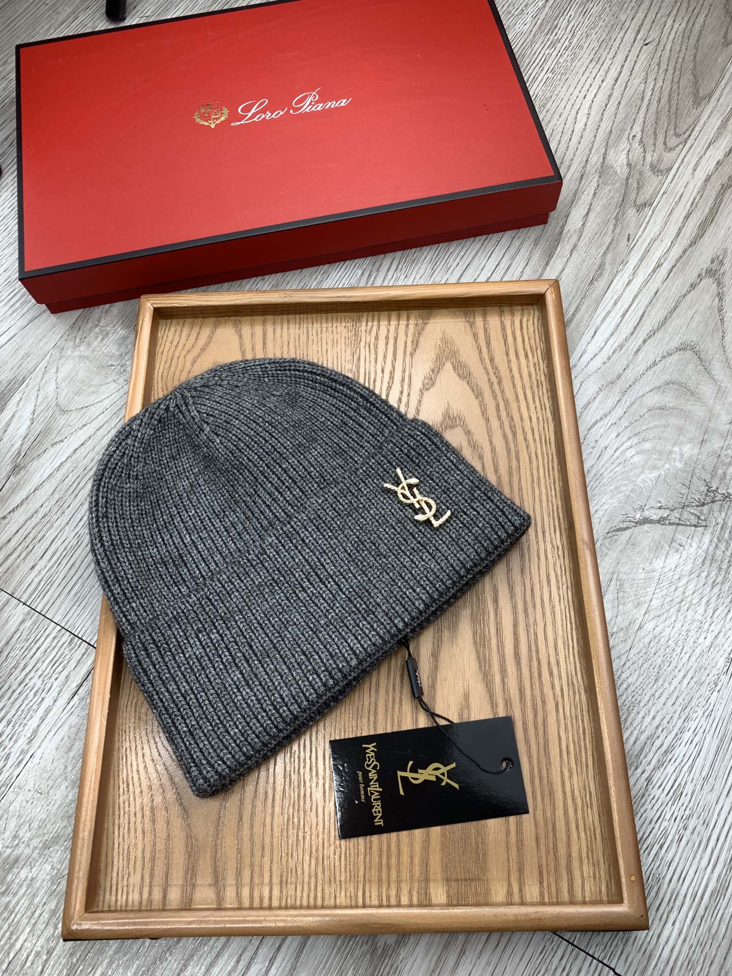 。YSL。福利！【细毛线针织单帽】新款上架，特别实惠的一个系列帽子，面料：细毛线。密度紧致！毛线针织面料