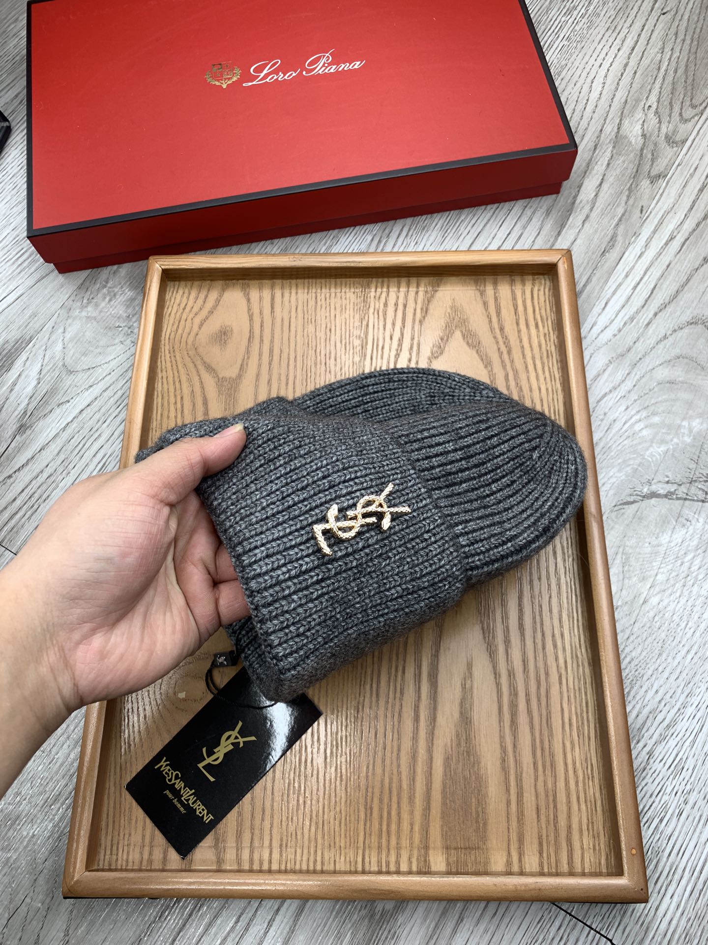 。YSL。福利！【细毛线针织单帽】新款上架，特别实惠的一个系列帽子，面料：细毛线。密度紧致！毛线针织面料