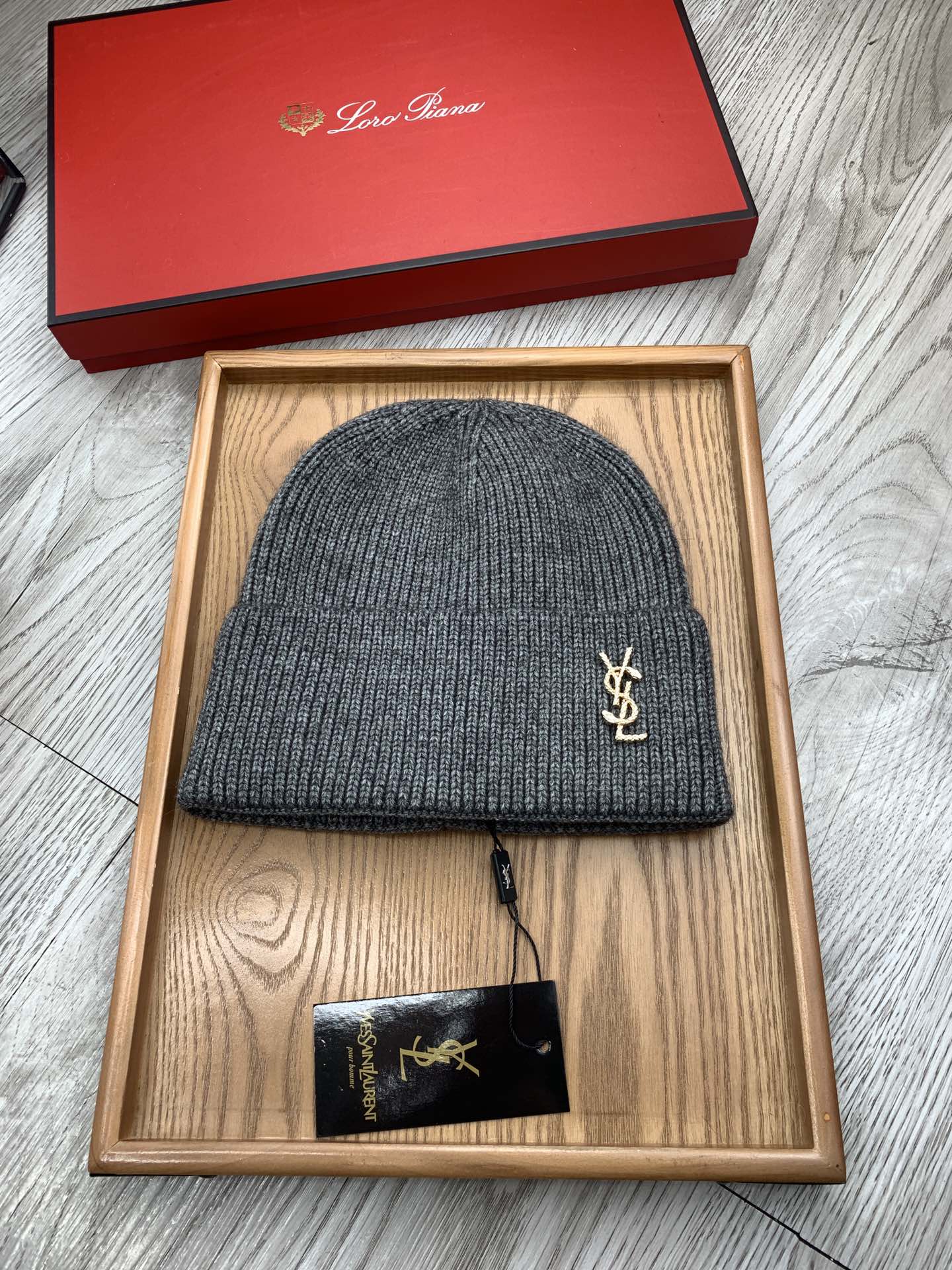 。YSL。福利！【细毛线针织单帽】新款上架，特别实惠的一个系列帽子，面料：细毛线。密度紧致！毛线针织面料