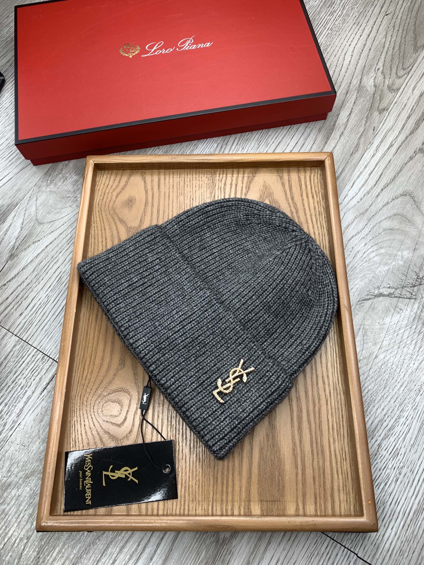 。YSL。福利！【细毛线针织单帽】新款上架，特别实惠的一个系列帽子，面料：细毛线。密度紧致！毛线针织面料