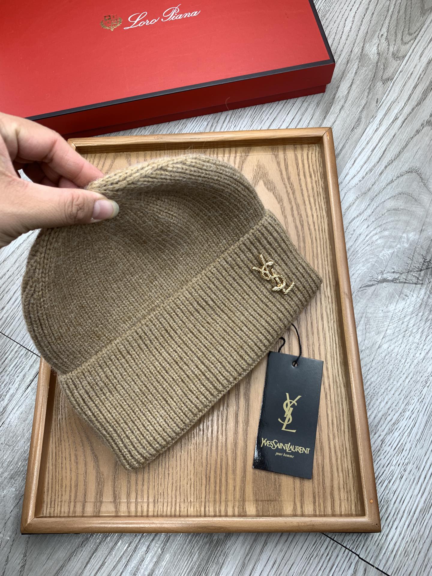 。YSL。福利！【细毛线针织单帽】新款上架，特别实惠的一个系列帽子，面料：细毛线。密度紧致！毛线针织面料