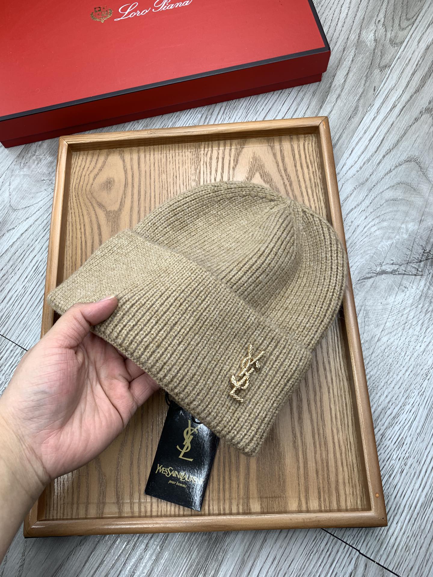 。YSL。福利！【细毛线针织单帽】新款上架，特别实惠的一个系列帽子，面料：细毛线。密度紧致！毛线针织面料