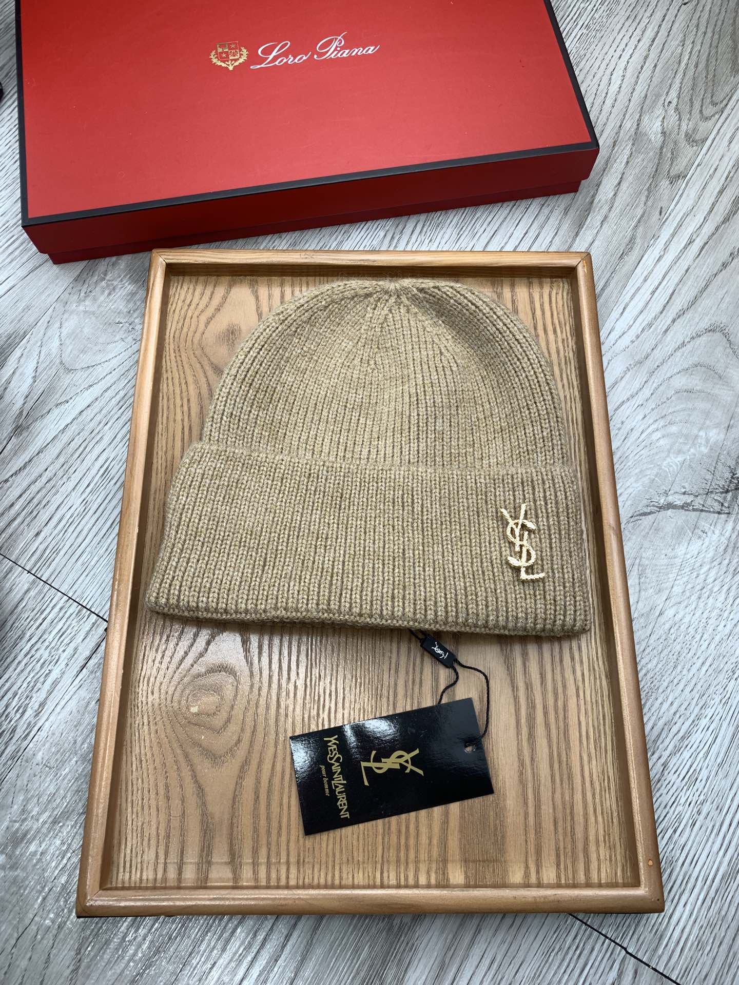 。YSL。福利！【细毛线针织单帽】新款上架，特别实惠的一个系列帽子，面料：细毛线。密度紧致！毛线针织面料