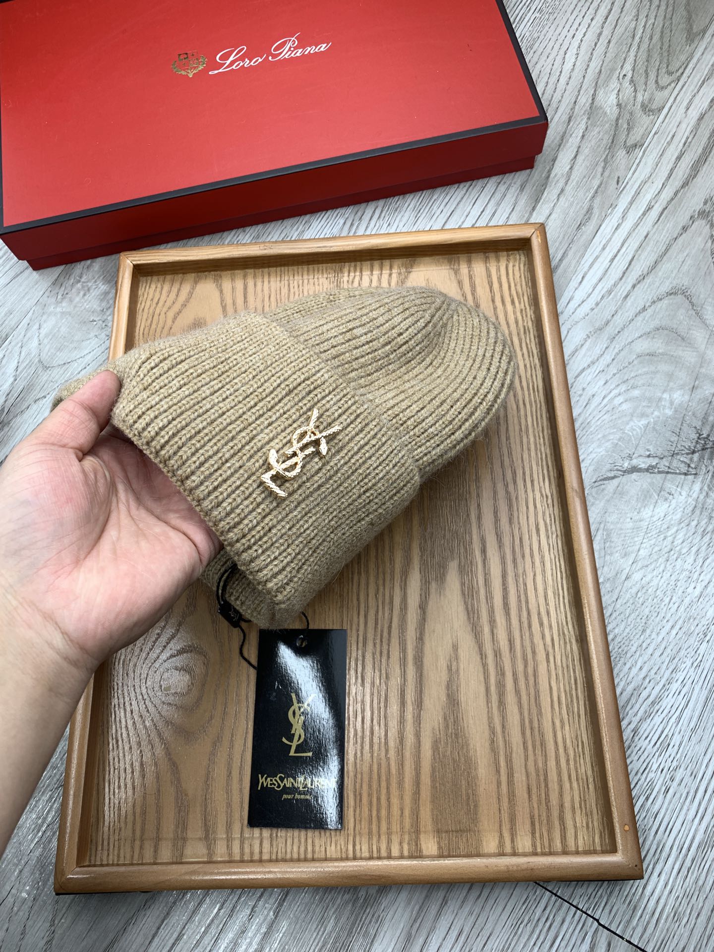 。YSL。福利！【细毛线针织单帽】新款上架，特别实惠的一个系列帽子，面料：细毛线。密度紧致！毛线针织面料