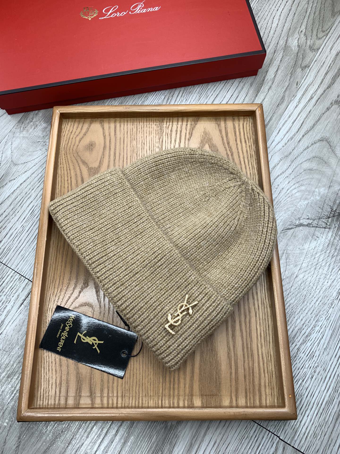 。YSL。福利！【细毛线针织单帽】新款上架，特别实惠的一个系列帽子，面料：细毛线。密度紧致！毛线针织面料